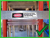 Leer las etiquetas que tienen las escaleras para garantizarse el uso apropiado.