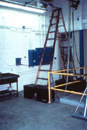 Photo of ladder not placed on stable surface