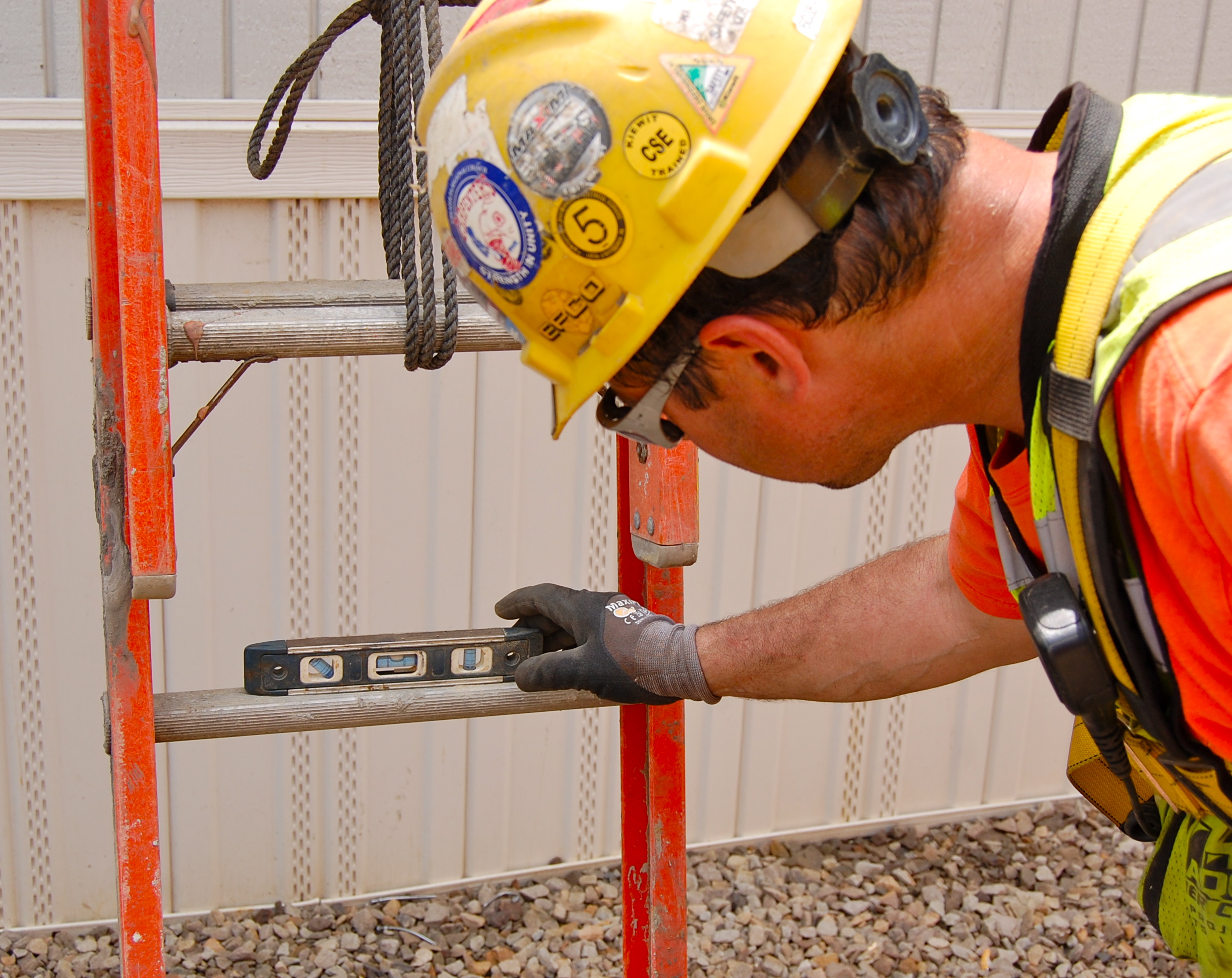 Checking level of ladder