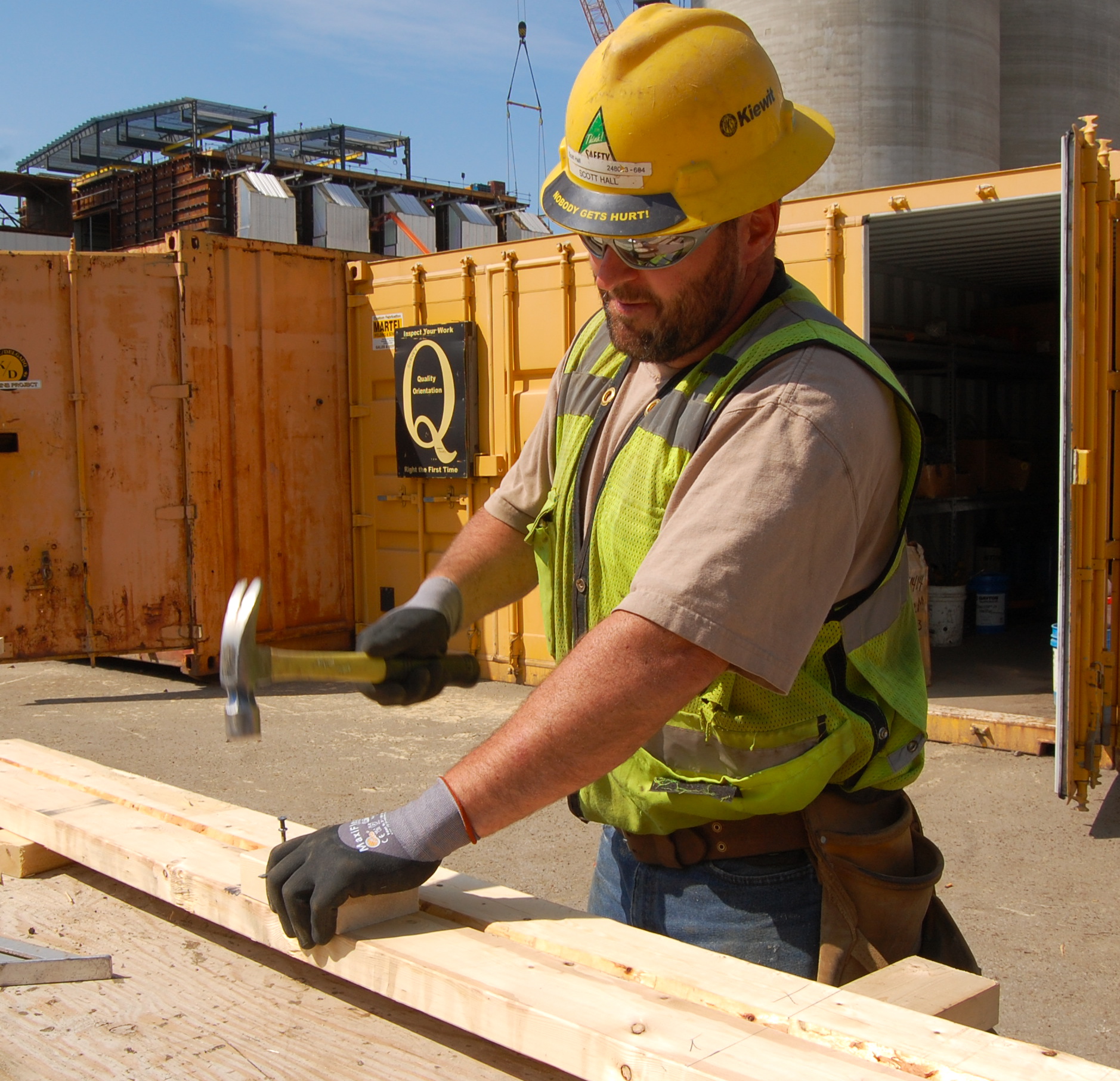 Gloves used in construction